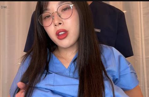 elle lee nurse porn|AMAF Medical Student Elle Lee Returns the Favor to her Tutor.